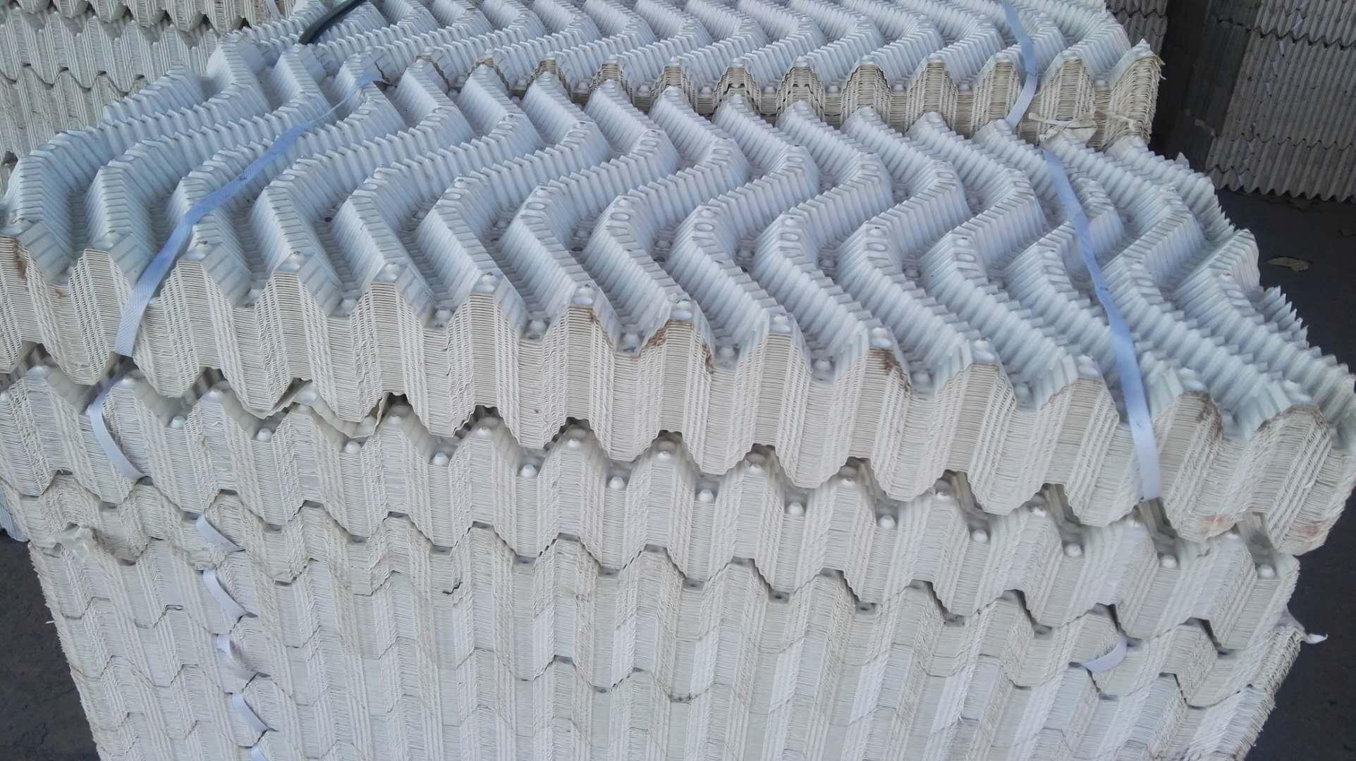電鍍廠廢水六角<a href='http://www.zgysshy.com/jstl/60.html' target='_blank'><u>蜂窩斜管填料生產廠家</u></a>